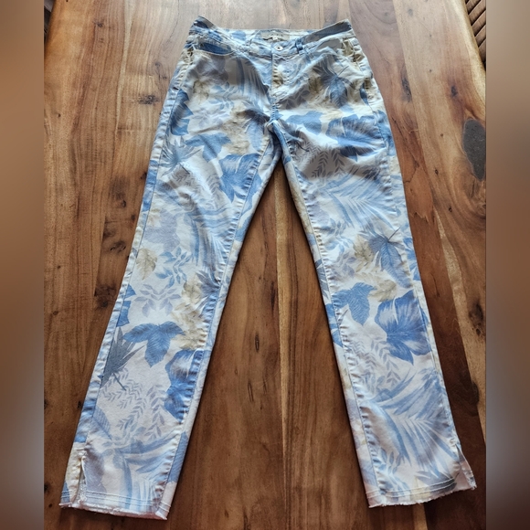 Charlie B tropical floral white jeans, size 4 - Picture 5 of 14